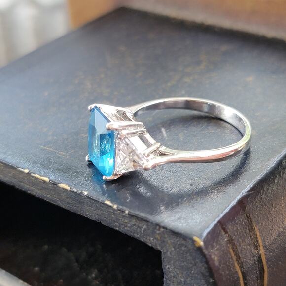 Rhodium Plated Simulated Blue Topaz Ring - Size 9.5 - Tri-Stone Elegance - Picture 4 of 12